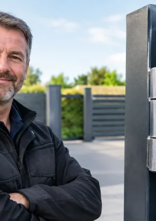 Can Weldable Hinges Carry Gates Reliably?